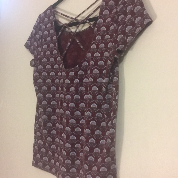 Soft Aeropostale T-shirt Maroon/Flower Design (L) - Picture 6 of 7